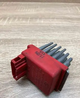 Volkswagen Golf III Heater blower motor/fan resistor 357907521 5DS00646700