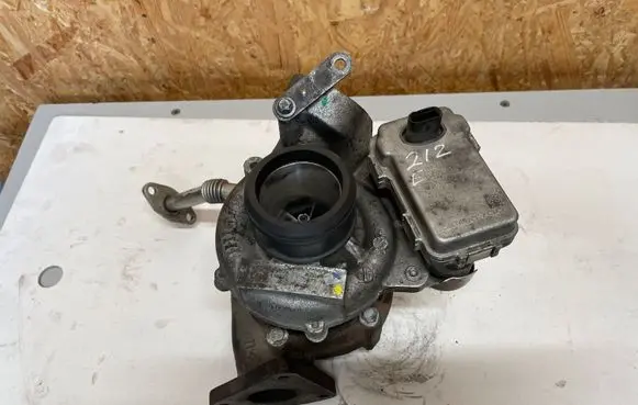 Mercedes-Benz E W212 Turbo A6510900086 A6519060200