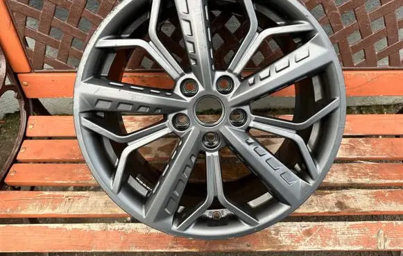 Hyundai i30 R18 alloy rim 