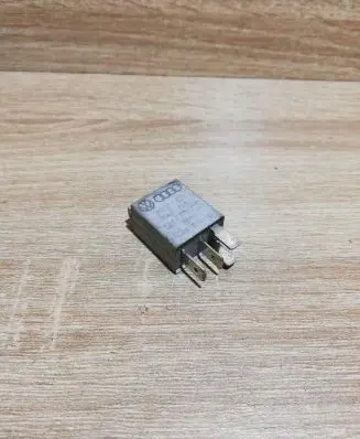Volkswagen Golf II Other relay 0332011100