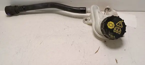 Ford Fiesta Brake fluid reservoir 