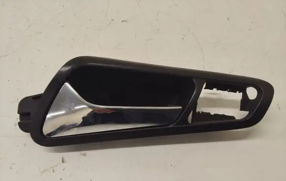 Volkswagen PASSAT B6 Front door interior handle 3C1837113