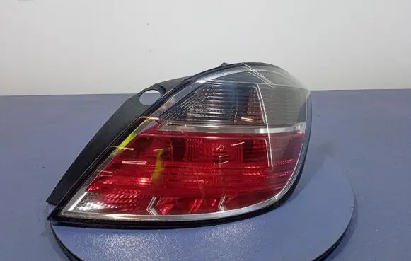 Opel Astra H Rear/tail lights 13222325