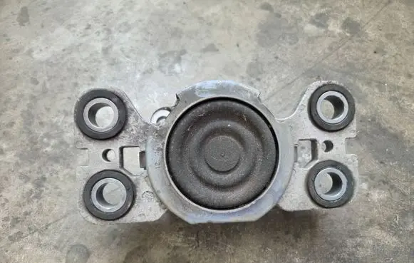 Volvo XC60 Engine mount bracket 31316876 1316826