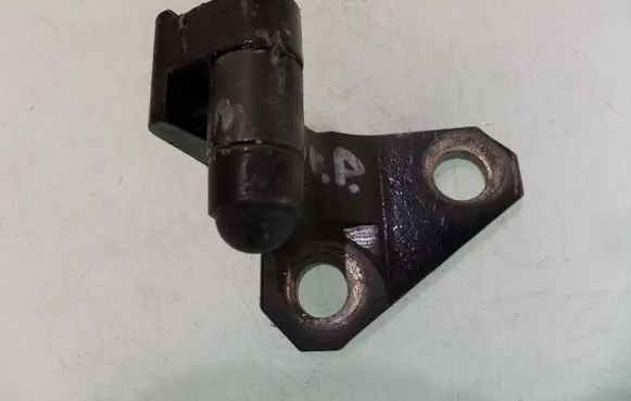 Volkswagen PASSAT B6 Front door upper hinge 3C0831402C
