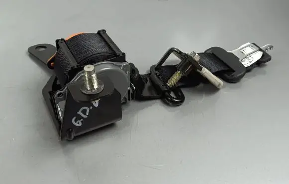 Honda HR-V Middle seatbelt (rear) 