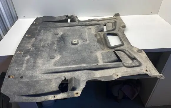 BMW 5 F10 F11 Engine splash shield/under tray 51757184990