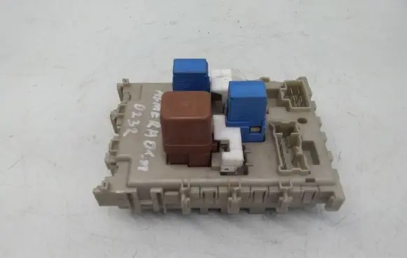 Nissan Almera N16 Fuse module 243505M300