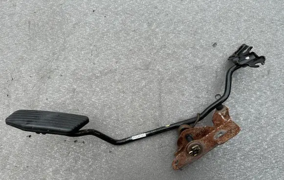 Mitsubishi Pajero Accelerator throttle pedal MR112949 MB599226
