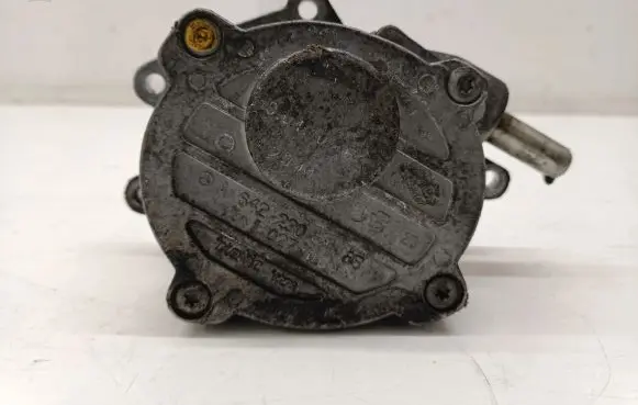 Mercedes-Benz E W212 Vacuum pump A64223065