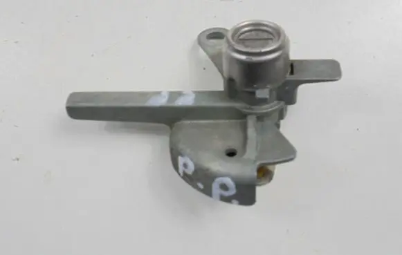 Hyundai Getz Front door lock (next to the handle) 