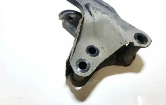 Honda Civic Engine mounting bracket