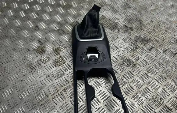 Jeep Renegade Gear shifter surround trim plastic 735665556