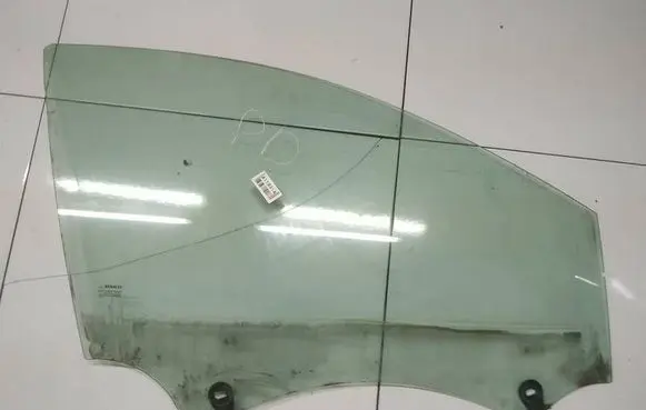 Renault Clio III Front door window glass four-door as2