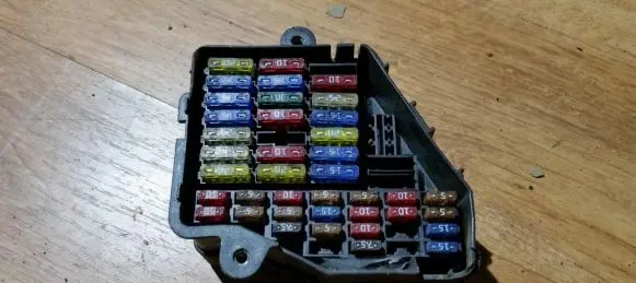 Volkswagen Golf IV Fuse box set vk536302 bsu