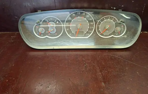 Speedometer (instrument cluster)