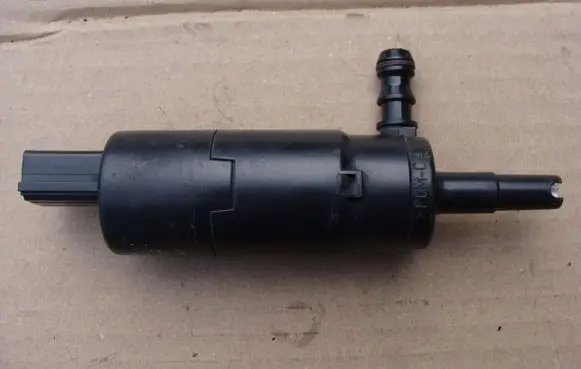 BMW 3 E90 E91 Headlight washer pump 8377430