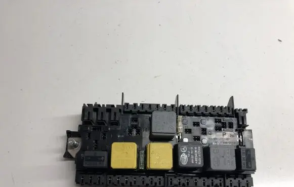 Mercedes-Benz A W176 Fuse box set A2469060093