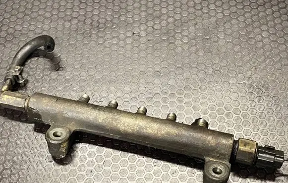Opel Vivaro Fuel main line pipe