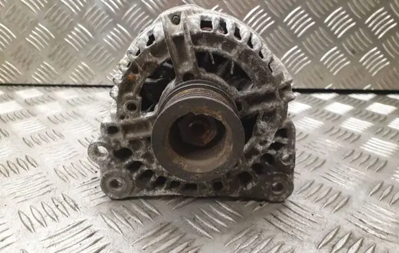 Volkswagen Polo Generator/alternator 037903025L