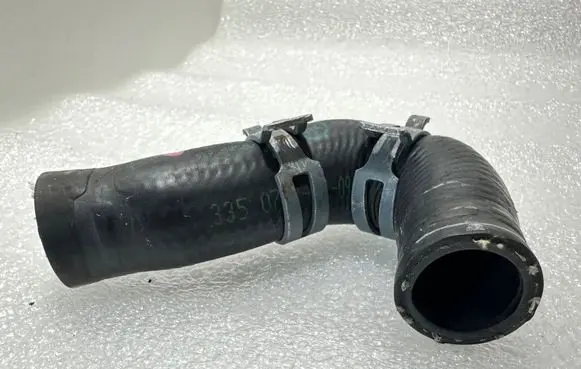 Volkswagen Touareg I Engine coolant pipe/hose 7L0819329A