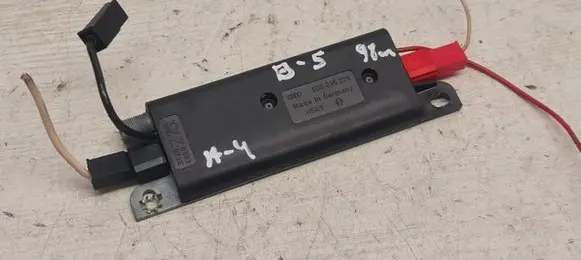 Audi A4 S4 B5 8D Aerial antenna amplifier 8D5035225