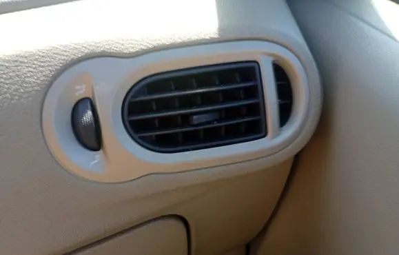 Renault Modus Dashboard side air vent grill/cover trim
