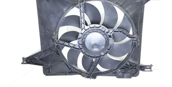 Nissan Qashqai+2 Radiator cooling fan shroud