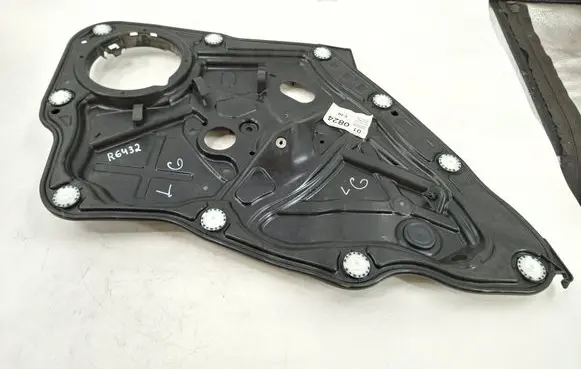Volkswagen PASSAT CC Rear window lifting mechanism without motor 3C8839755