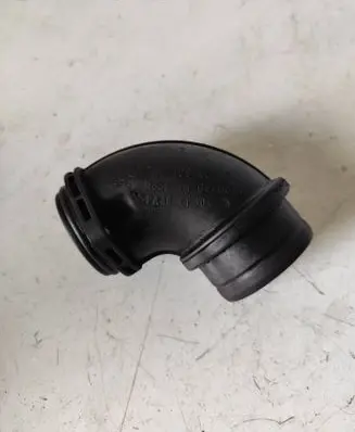 Volkswagen Transporter - Caravelle T5 Turbo air intake inlet pipe/hose 7H0129654D