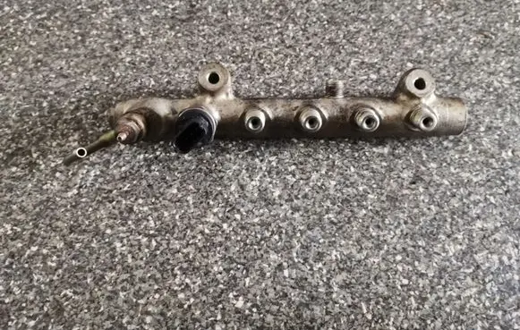 Opel Astra H Fuel main line pipe 0445214094