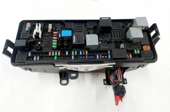 Land Rover Defender Fuse box set L8B2-14N030-AC