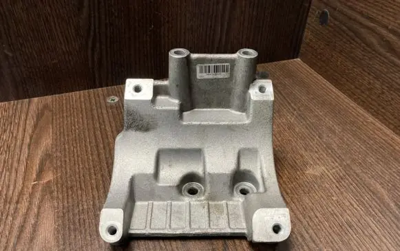 Iveco Daily 6th gen A/C compressor mount bracket 504388826 504388828