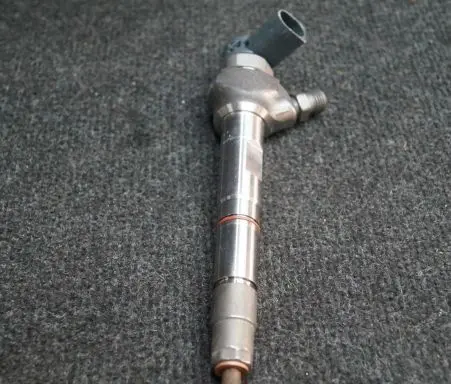Audi A5 8T 8F Fuel injector 0445110471 04L130277AE