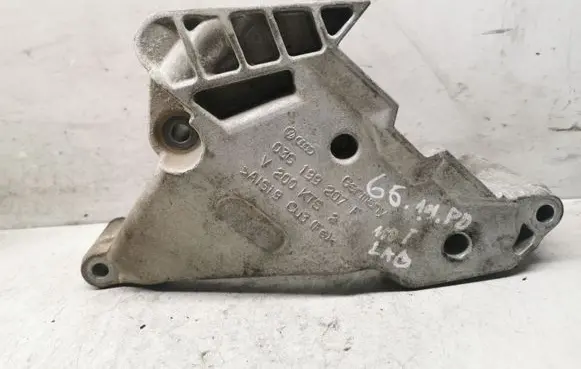 Volkswagen Golf V Engine mounting bracket 03G199207F
