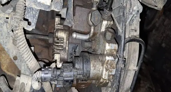 Opel Astra H Fuel injection high pressure pump 0445010086 8973279241