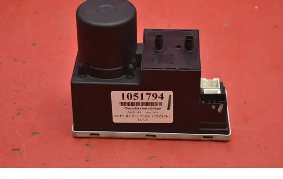 Audi A4 S4 B5 8D Central locking vacuum pump 8D0862257C