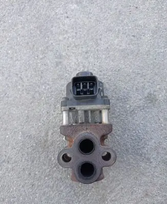 Subaru Legacy EGR valve