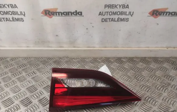 Toyota Avensis T270 Tailgate rear/tail lights 