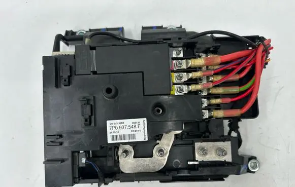 Volkswagen Touareg II Fuse module 7P0937548F