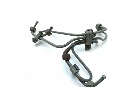 Volkswagen Golf I Fuel injector supply line/pipe