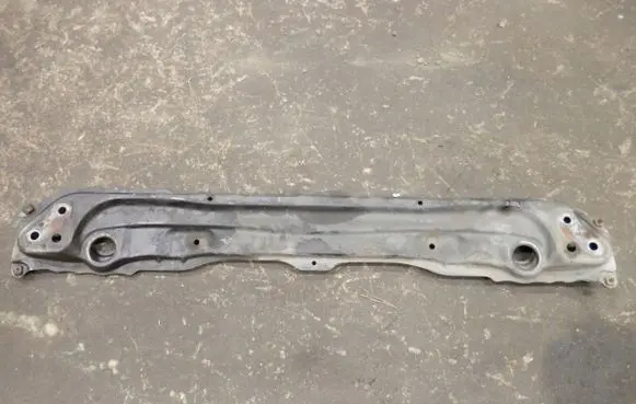 Lexus IS 220D-250-350 Engine mounting bracket CWDERHYROE