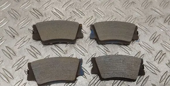 Toyota RAV 4 (XA40) Brake pads (rear) 