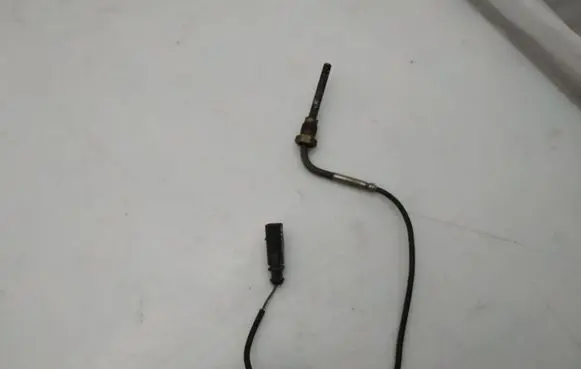 Audi A8 S8 D3 4E Oil temperature sensor 038906088A
