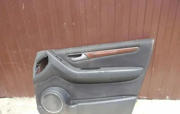 Mercedes-Benz A W169 Front door card panel trim MCD4555