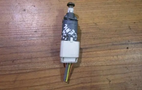 Renault Scenic II - Grand scenic II Brake pedal sensor switch 8200168238