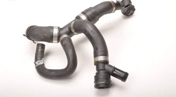 Volvo XC40 Engine coolant pipe/hose 