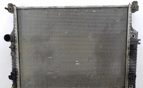 Mercedes-Benz R W251 Coolant radiator A2515001004