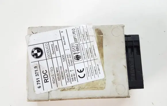 BMW 7 E38 Tire pressure control unit 6751371