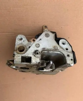Mercedes-Benz W123 Front door lock 1237230208